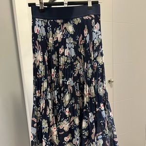 Aritzia Wilfred Twirl Skirt Sz Small - Navy blue pattern